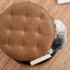 Pouf Contenitore Rotondo Capitonné con Coperchio Sollevabile, Rivestimento in Similpelle e Gambe in Legno